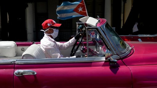 Covid-19: Cuba acusa EUA de mentirem sobre médicos que lutam contra a doença