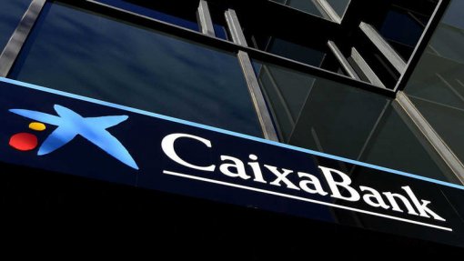 Covid-19: Caixabank anula assembleia-geral e reduz a metade dividendo de 2019