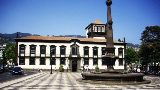 Câmara do Funchal leva fruta e legumes a casa de idosos