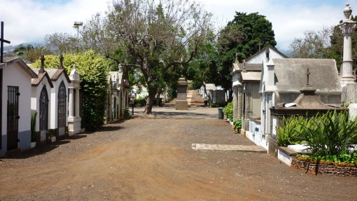 Covid-19: Câmara do Funchal proibe visitas aos quatro cemitérios do concelho