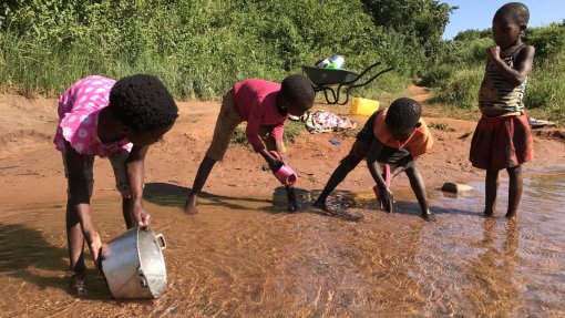 REPORTAGEM: Covid-19: &quot;sabão e cinza&quot; para proteger aldeia no centro de Moçambique