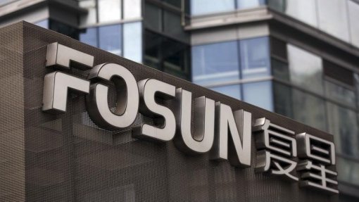 Covid-19: Fosun traz da China milhares de máscaras e testes para o SNS