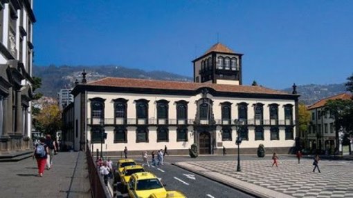 Covid-19: Câmara do Funchal paga a fornecedores em 15 dias para ajudar empresários