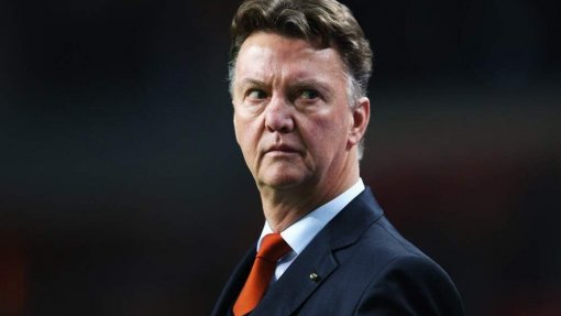 Covid-19: Louis van Gaal critica vontade do Ajax em cancelar o campeonato