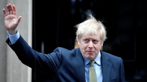 Covid-19: Boris Johnson hospitalizado continua &quot;ao comando&quot; do executivo