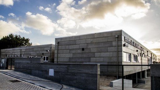 Covid-19: Centro de surf, escuteiros e hotéis da Nazaré acolhem funcionários e munícipes