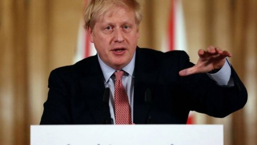 Covid-19: Boris Johnson está bem disposto e continua sob observação no hospital