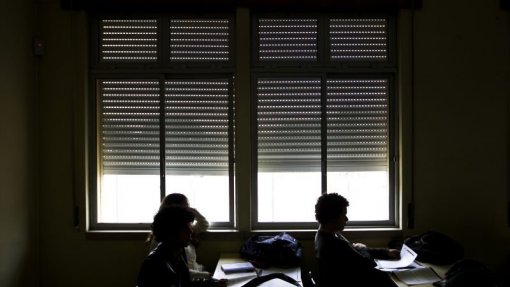 Covid-19: Alunos lançam petição pela suspensão dos exames nacionais