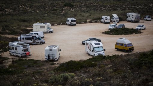 Covid-19: Dez autocaravanas reforçam apoio a pessoal hospitalar e bombeiros no Norte