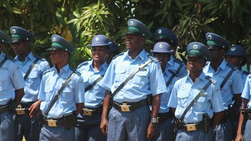 Covid-19: Polícia moçambicana detém 25 indivíduos por violação das regras no estado de emergência