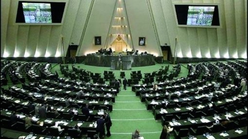 Covid-19: Parlamento iraniano regressa aos trabalhos e rejeita quarentena geral