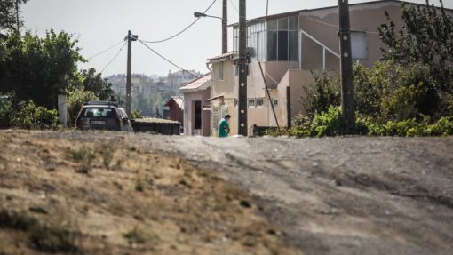 Covid-19: Moradores de bairro de Loures pedem ajuda mas Câmara diz que alguns recusam realojamento