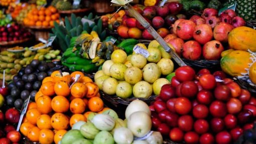 Covid-19: Câmara do Funchal promove venda de frutas e legumes pelo concelho