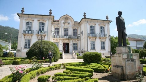 Covid-19: Lousã isenta e reduz taxas municipais e rendas de espaços comerciais arrendados