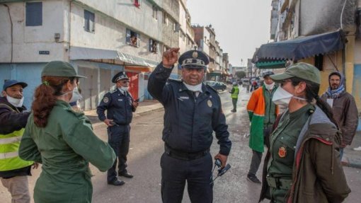 Covid-19: Pena de prisão em Marrocos para quem não use máscara na rua