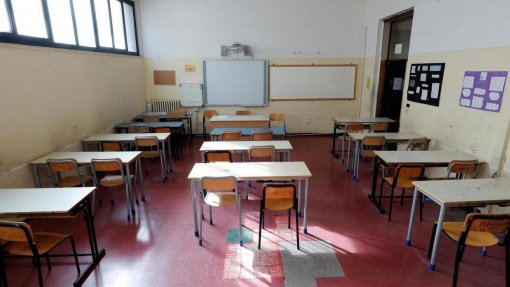 REPORTAGEM: Covid-19: Escolas estão vazias mas são &quot;tábua de salvação&quot; para os pais