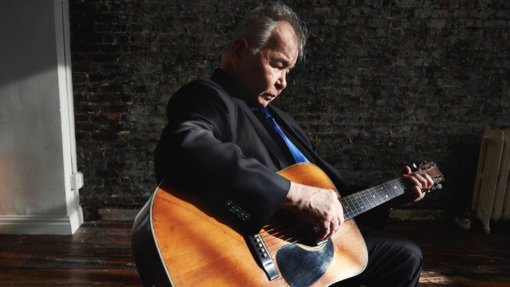 Covid-19: Morreu o músico folk John Prine, cronista das condições de vida na América