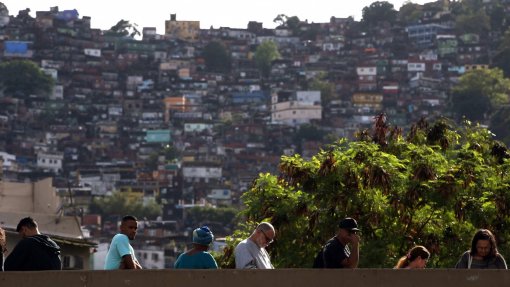 Covid-19: Duas das maiores favelas do Rio de Janeiro registam primeiras mortes