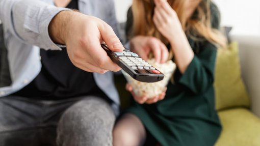 Covid-19: Consumo de televisão em Portugal sobe 32% na semana terminada em 04 de abril