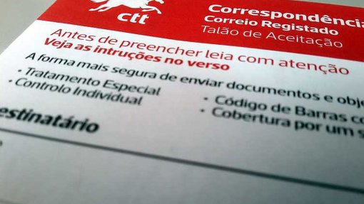 Covid-19: Governo suspende recolha de assinaturas no correio registado