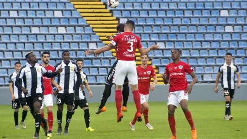 Covid-19: Santa Clara dá férias ao plantel para jogadores “recarregarem baterias”