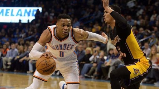 Covid-19: Basquetebolista Russell Westbrook doa computadores a crianças desfavorecidas