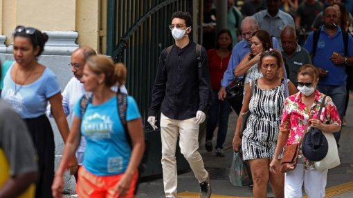 Covid-19: Brasil tem mais de 300 mil infetados pelo novo coronavírus - projeção