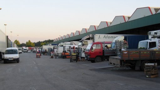 Covid-19: Mercado Abastecedor de Coimbra com redução do número de compradores