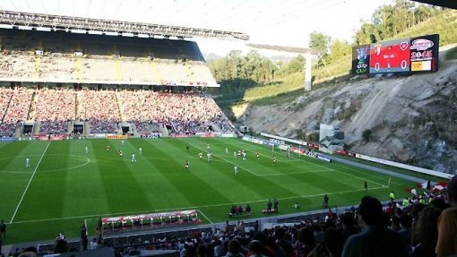 Covid-19: Câmara de Braga desiste de referendo mas mantém intenção de vender estádio