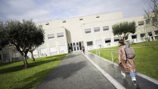 Covid-19: Alunos do superior regressam às aulas presenciais gradualmente a 04 maio