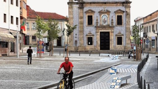 Covid-19: Ovar mantém rotina cautelosa mas já recebe desfiles em contido espírito de festa