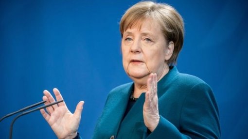 Covid-19: Angela Merkel &quot; muito preocupada&quot; com relaxamento das restrições