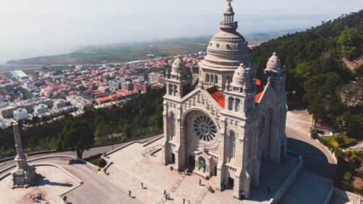 Covid-19: Seis mil habitantes em Viana do Castelo recebem máscaras oferecidas pela junta