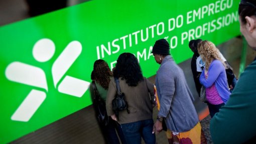 Número de casais desempregados sobe 10,8% em março face a mês anterior - IEFP