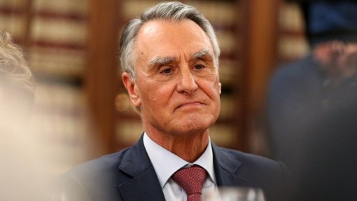 25 Abril: Cavaco Silva não vai à sessão solene na AR