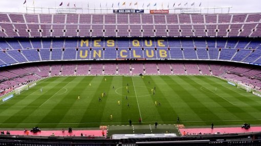 Covid-19: FC Barcelona vai vender &#039;naming&#039; de Camp Nou e doar a totalidade do dinheiro