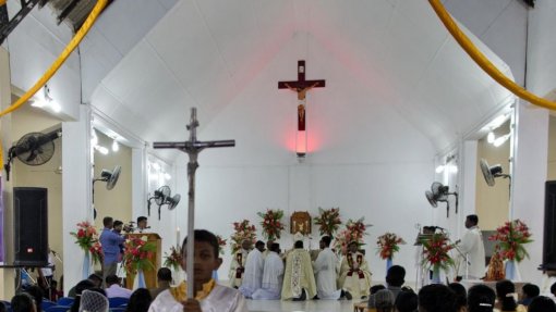 Polícia na província angolana de Cabinda intenta ação judicial contra padre católico