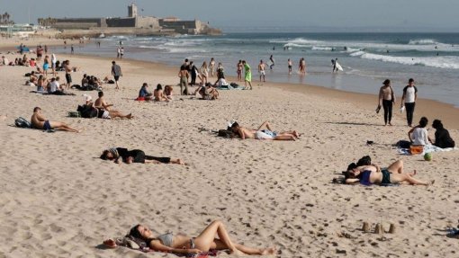 Covid-19: Praias com lotação máxima de banhistas para cumprir distanciamento social