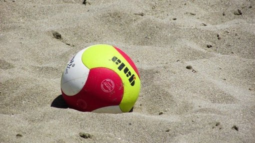 Covid-19: Mundiais de voleibol de praia adiados para 2022