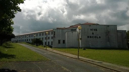 Covid-19: Apenas uma escola dos Açores não iniciou aulas à distância em modo síncrono