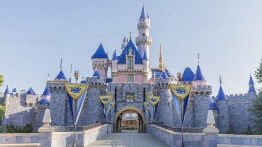 Covid-19: Parques Disney suspendem contratos a mais metade dos trabalhadores