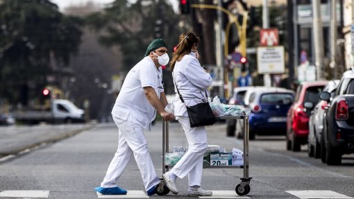 Covid-19: Novos casos na Alemanha voltam a abrandar