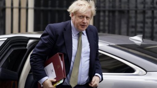 Covid-19: Boris Johnson regressa ao trabalho segunda-feira depois de superar doença