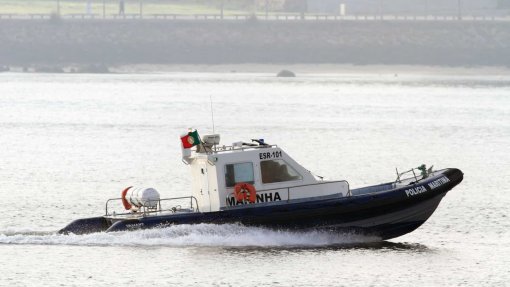 Marinha resgata tripulante de navio mercante a 320 km da cidade do Porto