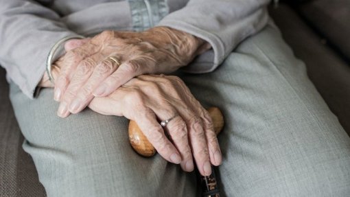 Covid-19: Alentejo conclui testes em lares de idosos até final de maio - Governo