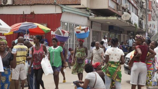 Covid-19: População jovem e reação do Governo ajudaram a conter pandemia em Angola - analistas