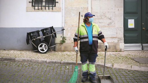 Covid-19: Grupo Mota Engil garante que varredores de Gaia trabalham protegidos