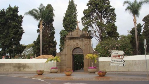 Covid-19: Cemitérios do Funchal voltam a abrir portas a visitantes