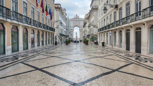 Covid-19: Comércio local, cabeleireiros e livrarias abrem as portas