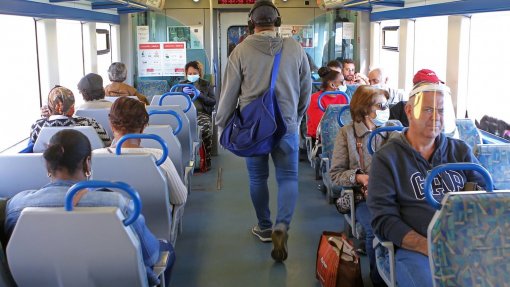 Covid-19: Transportes públicos obrigam a partir de hoje uso de máscaras e lotação limitada